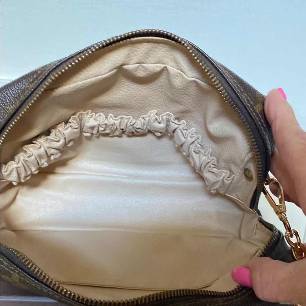 Louis Vuitton Trousse Toilette 23 Monogram Crossbody Bag πΌ - Picture 10 of 16